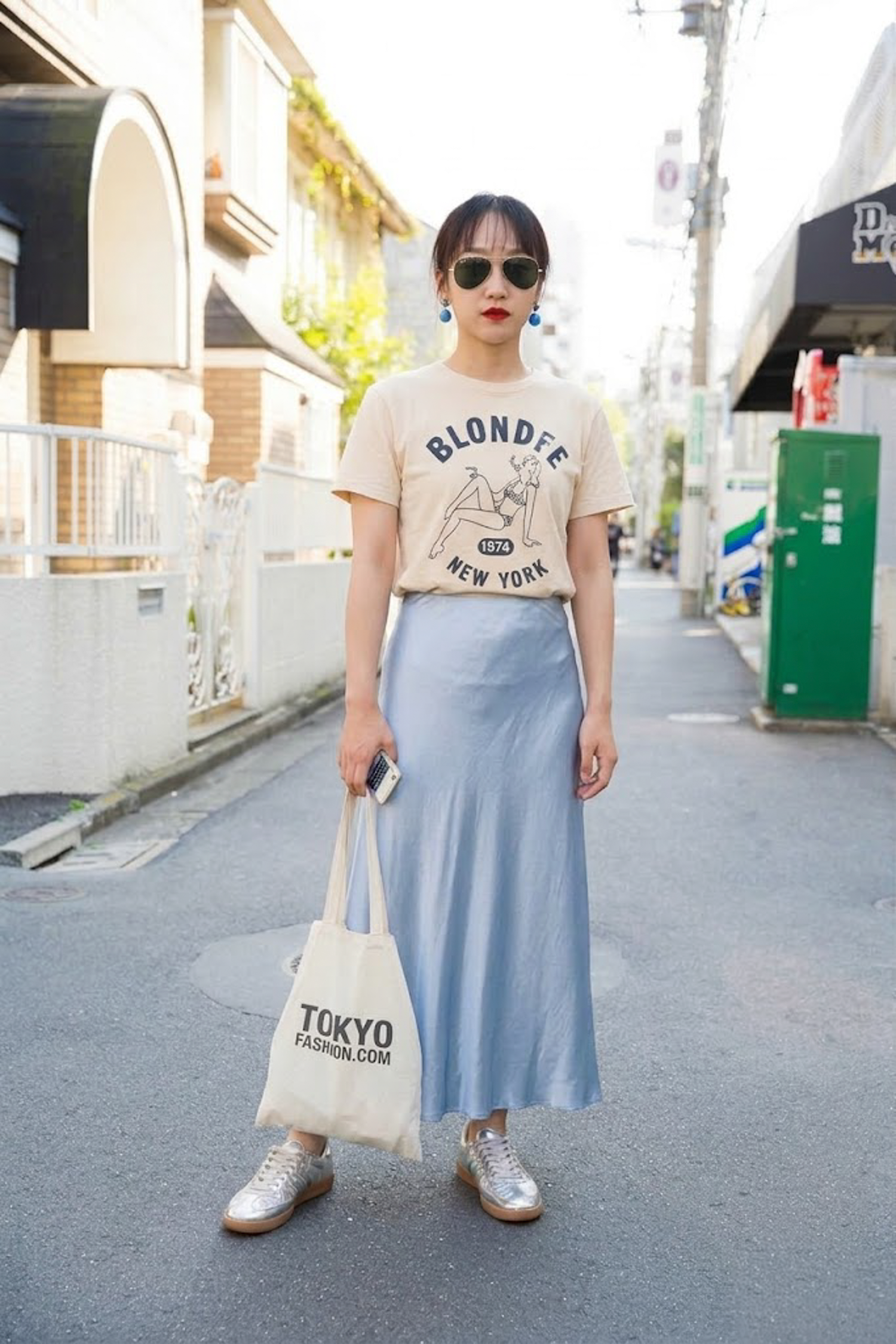 天藍緞面絲質A字長裙