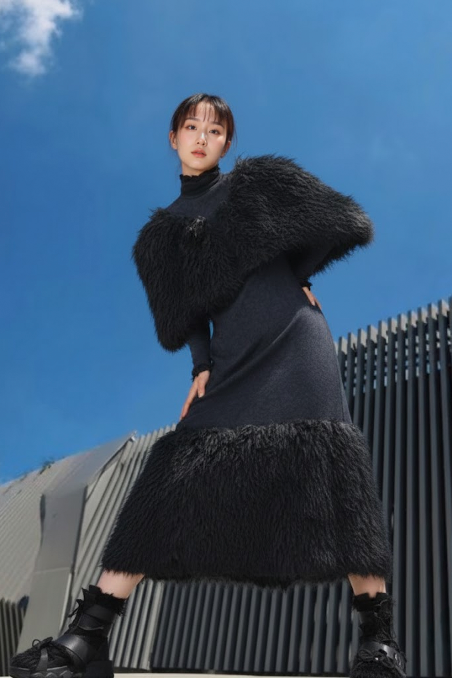 黑曜石浮雕花卉毛絨拼接禮服