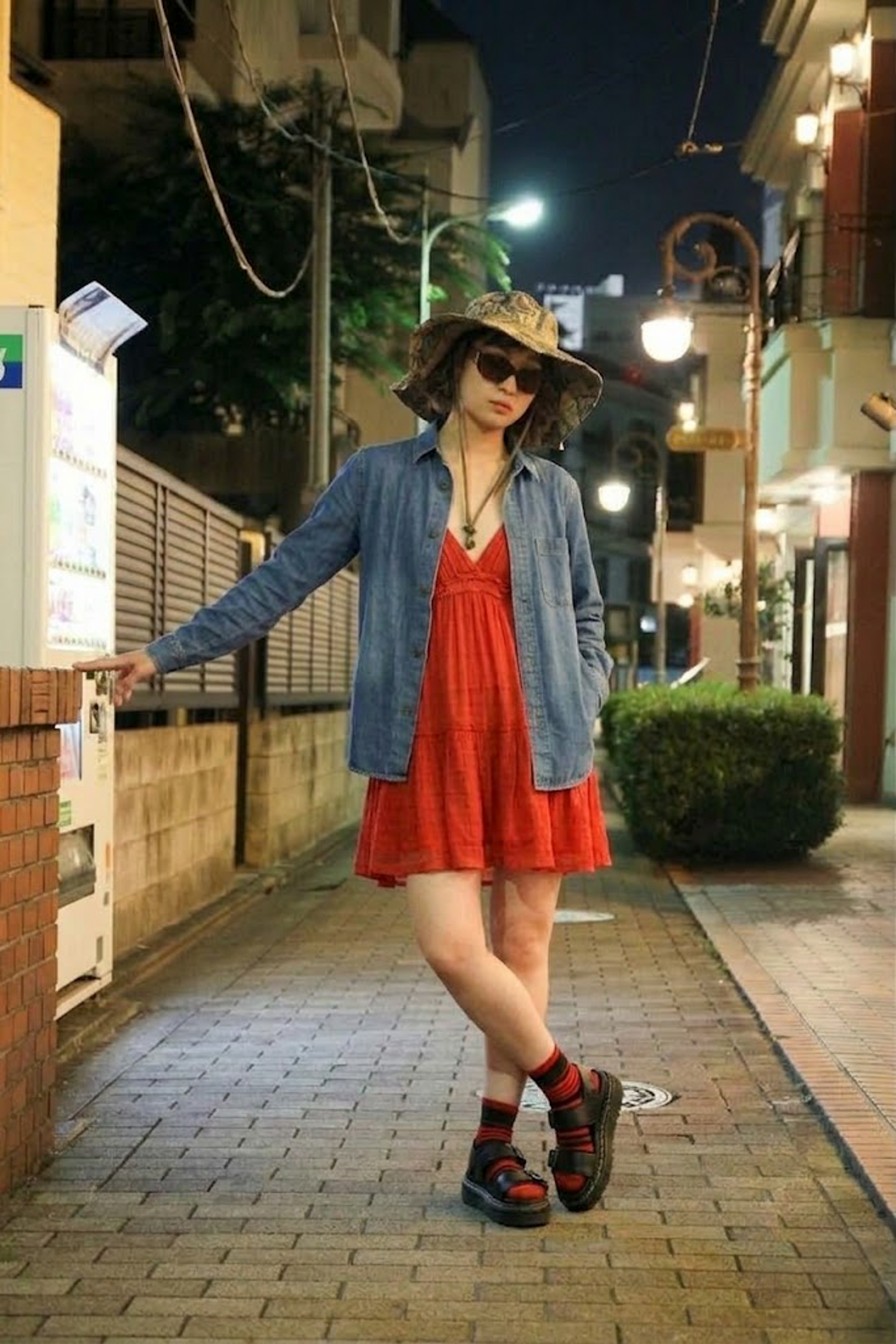 亮紅色點點層次細肩帶短洋裝