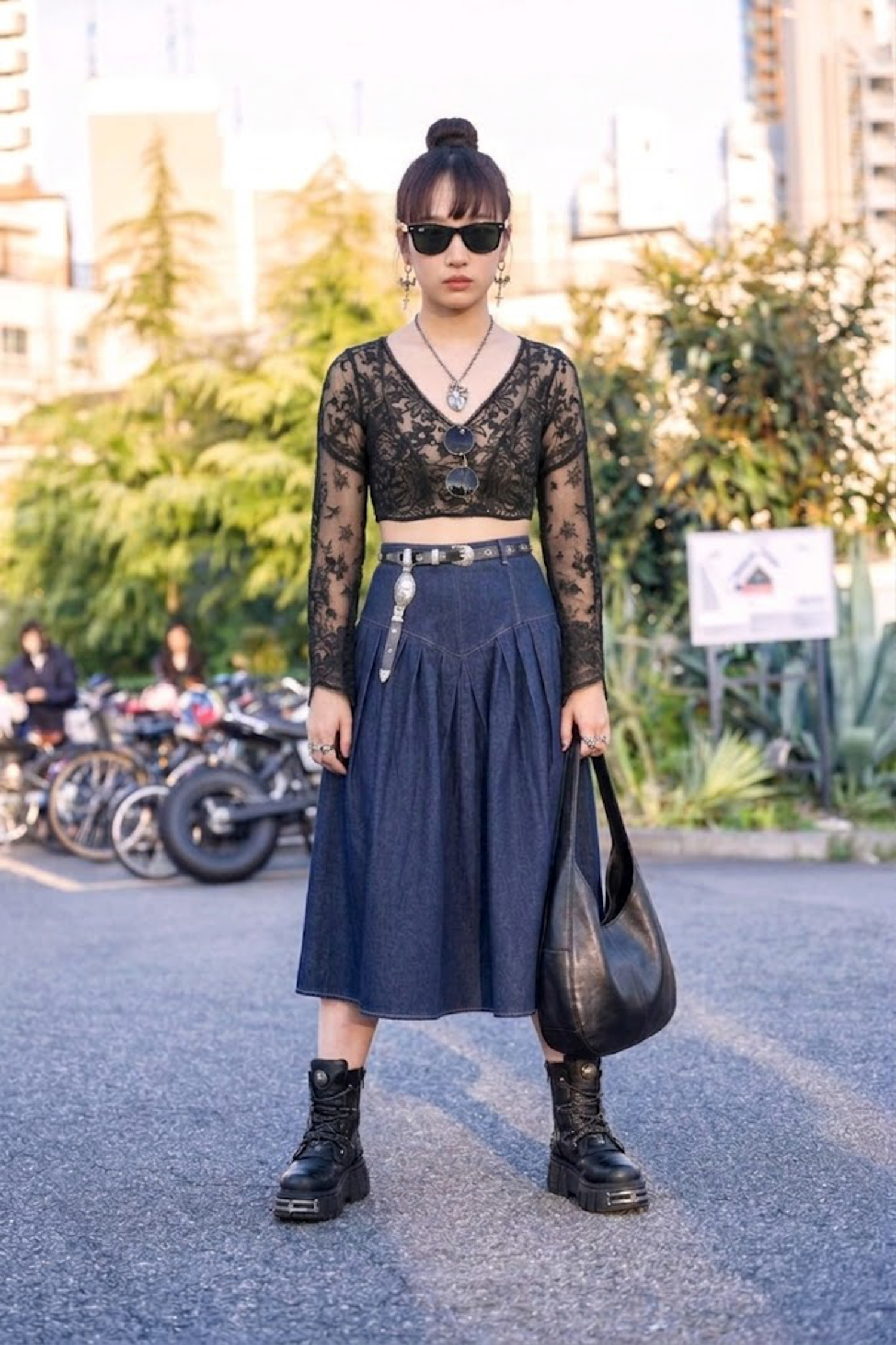 復古蕾絲 V 領短版上衣