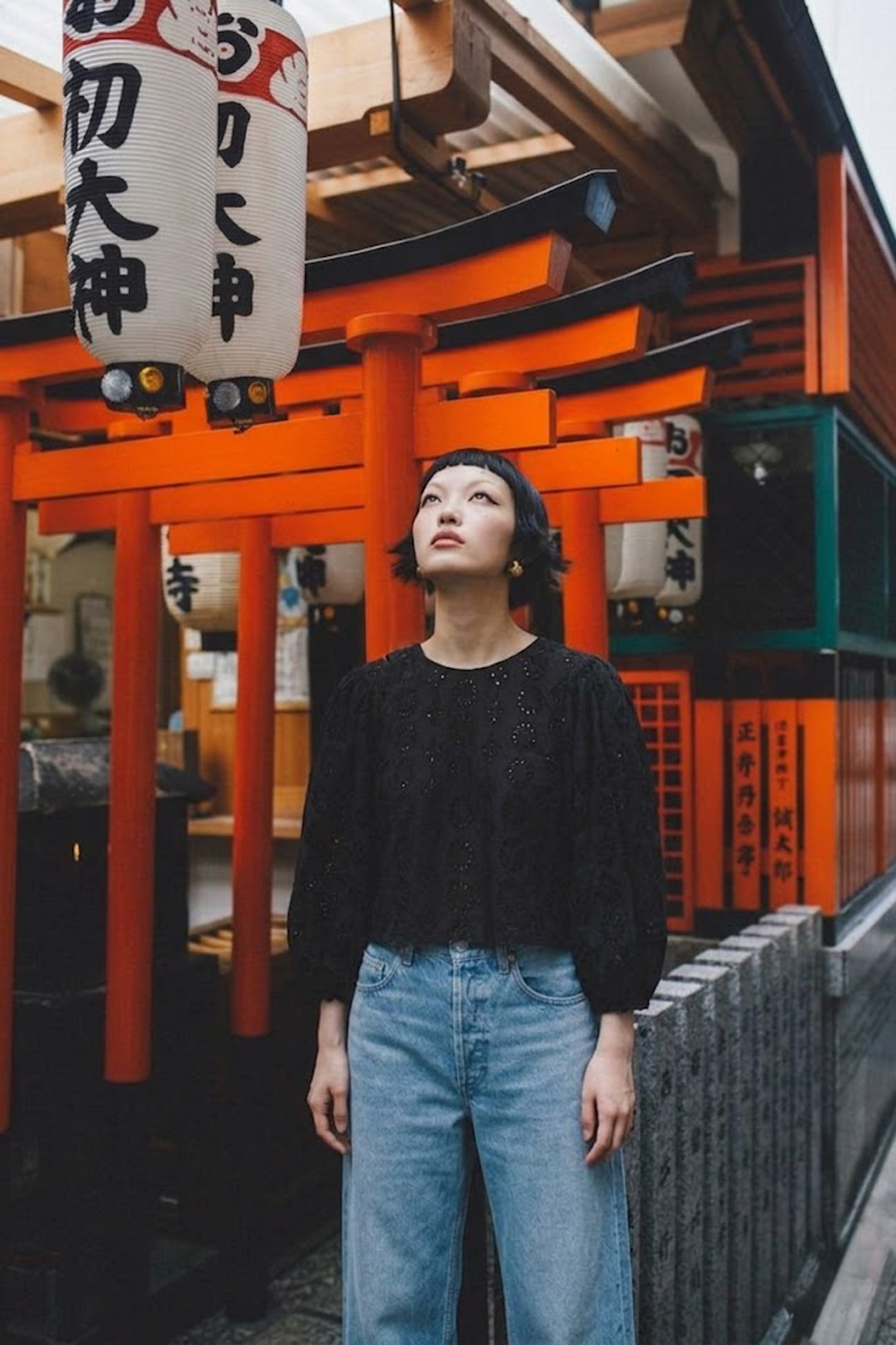 刺繡鏤空澎袖上衣