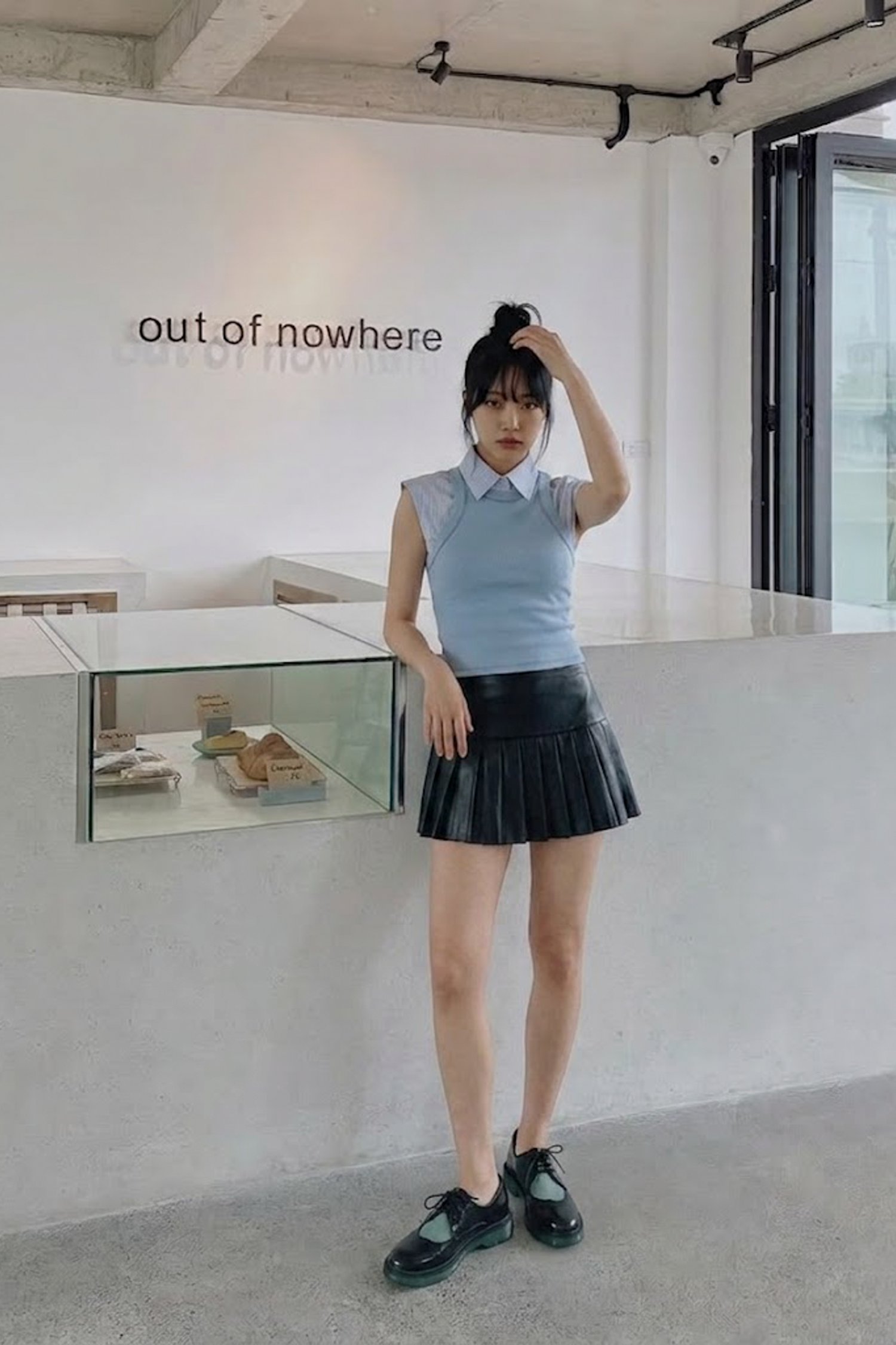 仿皮百褶迷妳短裙