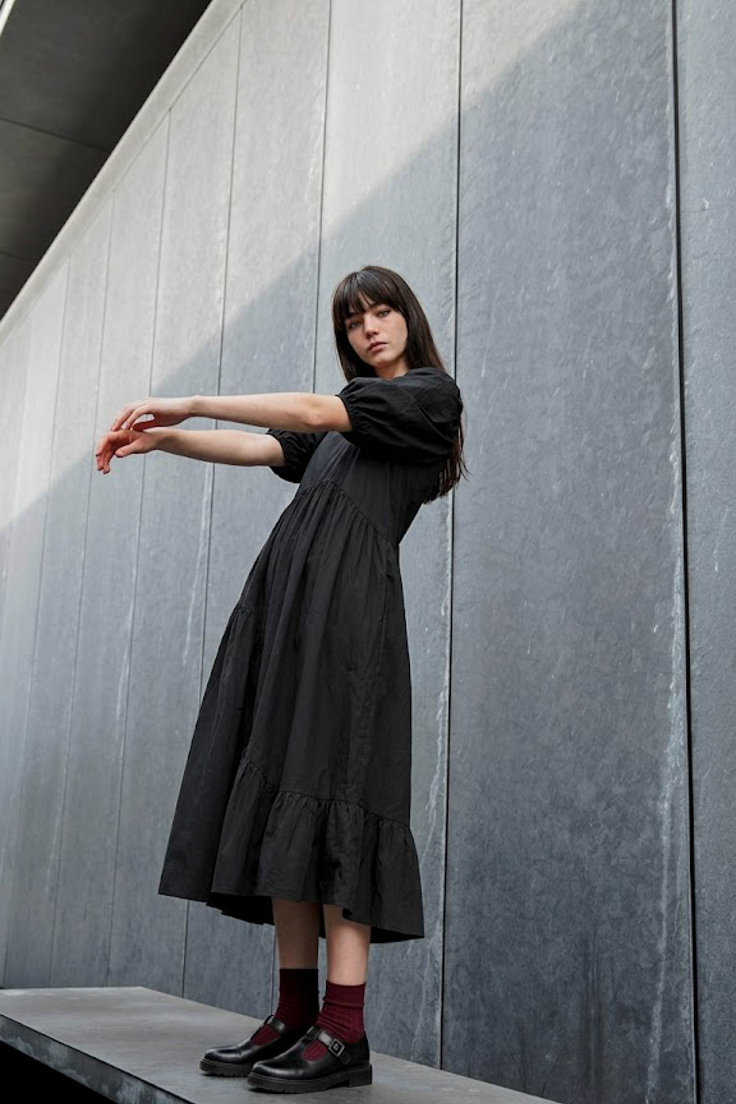 蓬鬆澎袖不規則褶皺連身裙