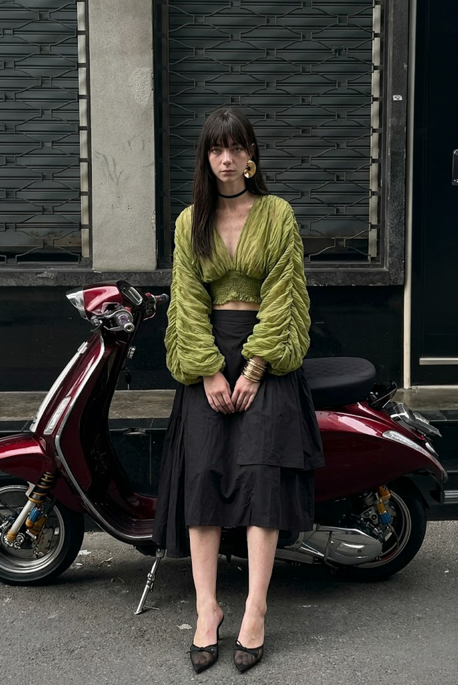 緞面抓皺短版澎袖上衣