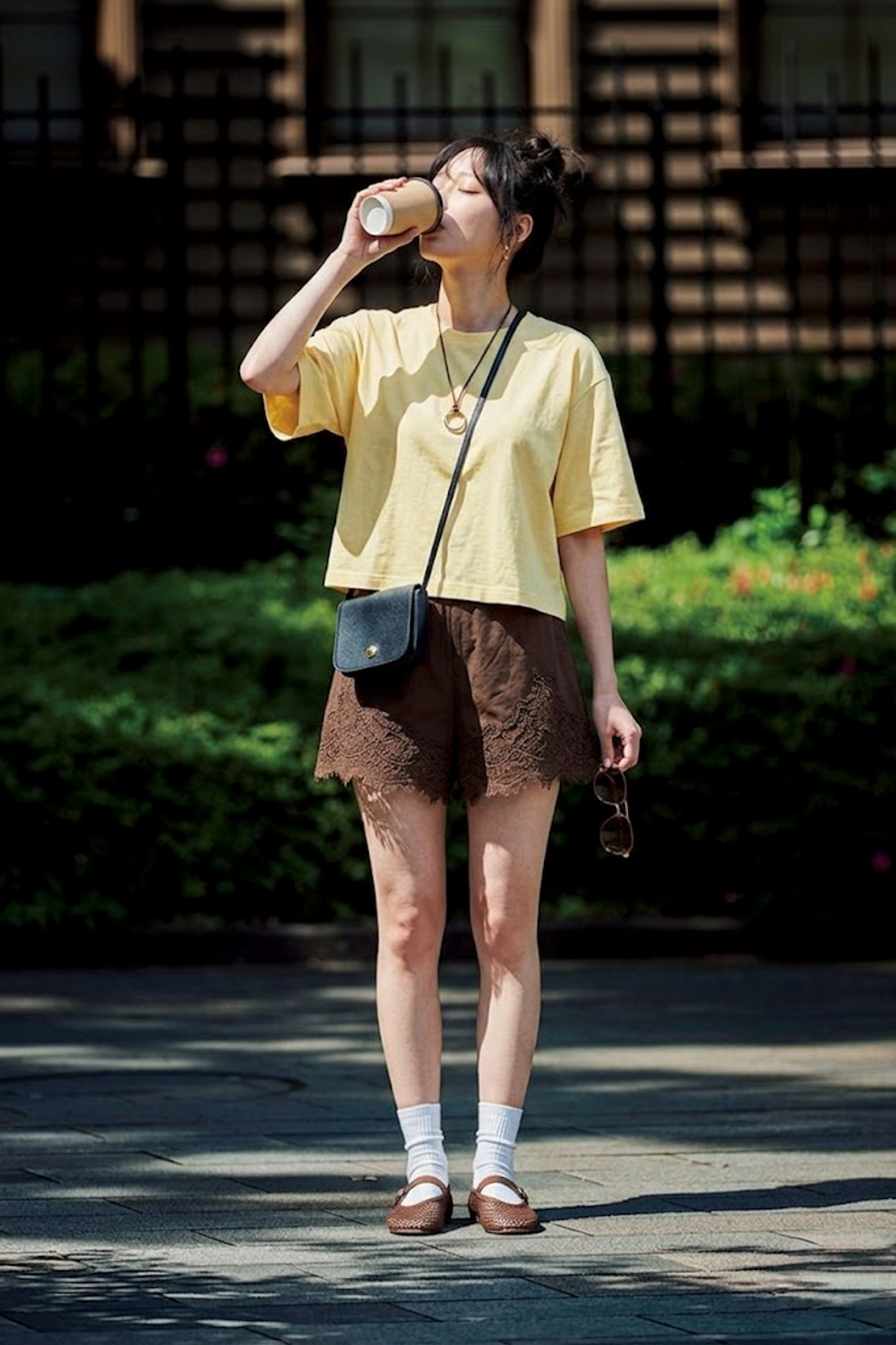 蕾絲飾邊亞麻混紡短褲
