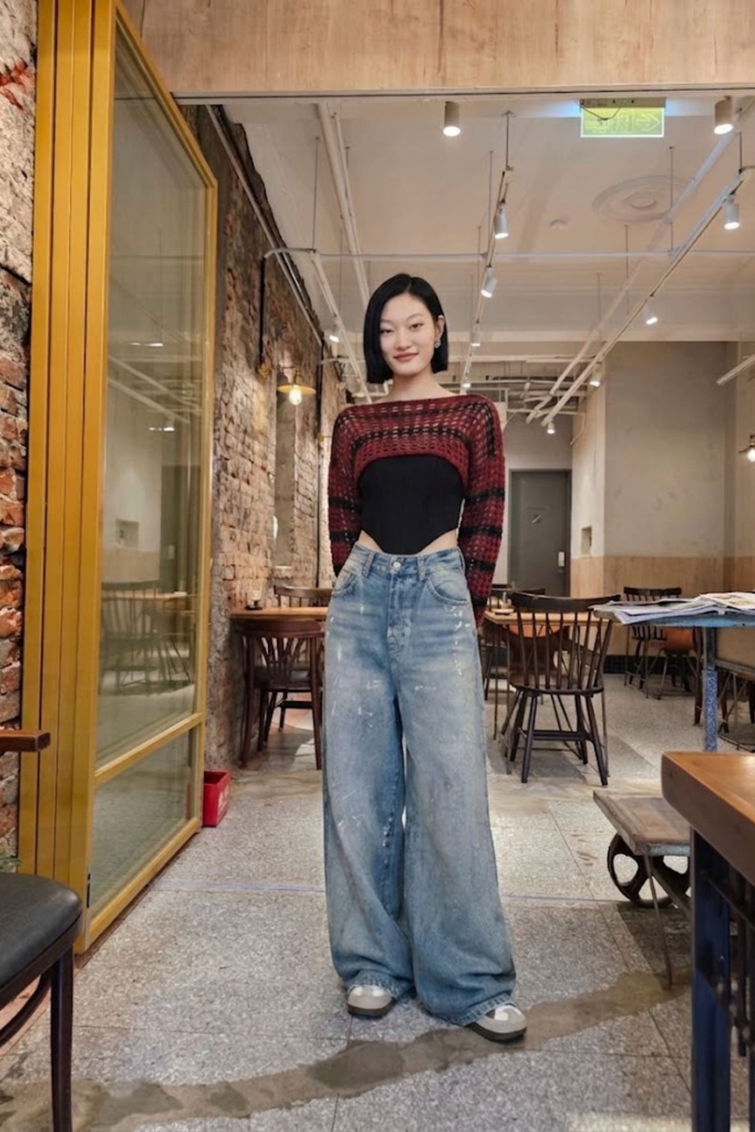 復古水洗磨破潑墨寬管牛仔長褲 (Distressed Paint-Splatter Wide-Leg Jeans)